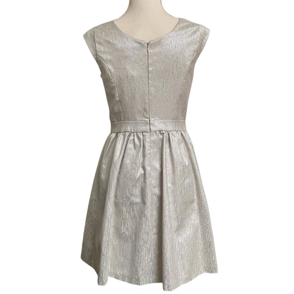 Cynthia Steffe Silver Metallic Fit & Flare Cocktail Dress Bow Waist Size 4 NWT - Picture 8 of 12